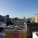 Modern, Trendy And Comfortable 2 Bedroom Apartment In Cape Town