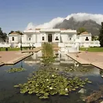 Modern, Trendy And Comfortable 2 Bedroom Apartment In Cape Town