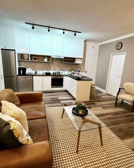 Modern, Trendy And Comfortable 2 Bedroom In Apartment Cape Town