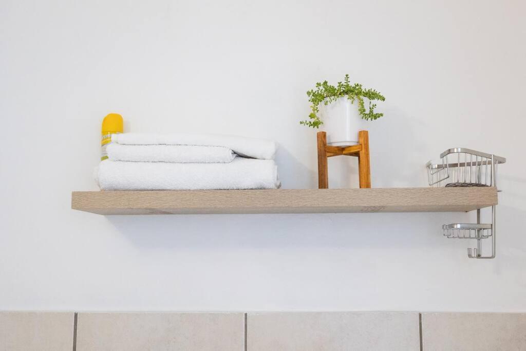 Apartment Modern, Trendy And Comfortable 2 Bedroom In *