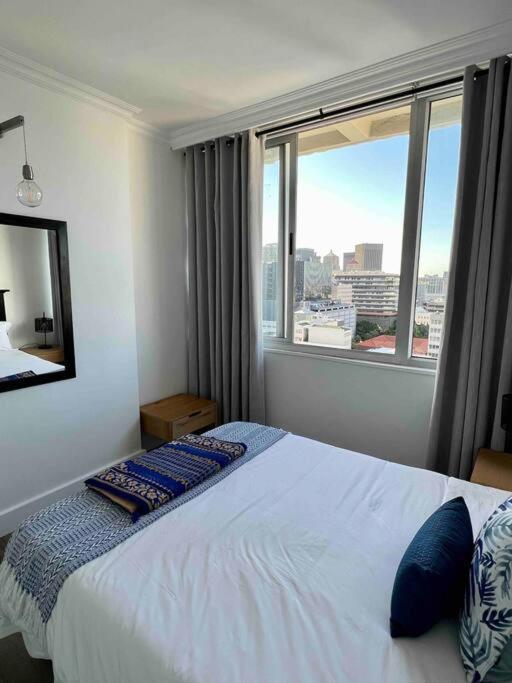 Apartment Modern, Trendy And Comfortable 2 Bedroom In *