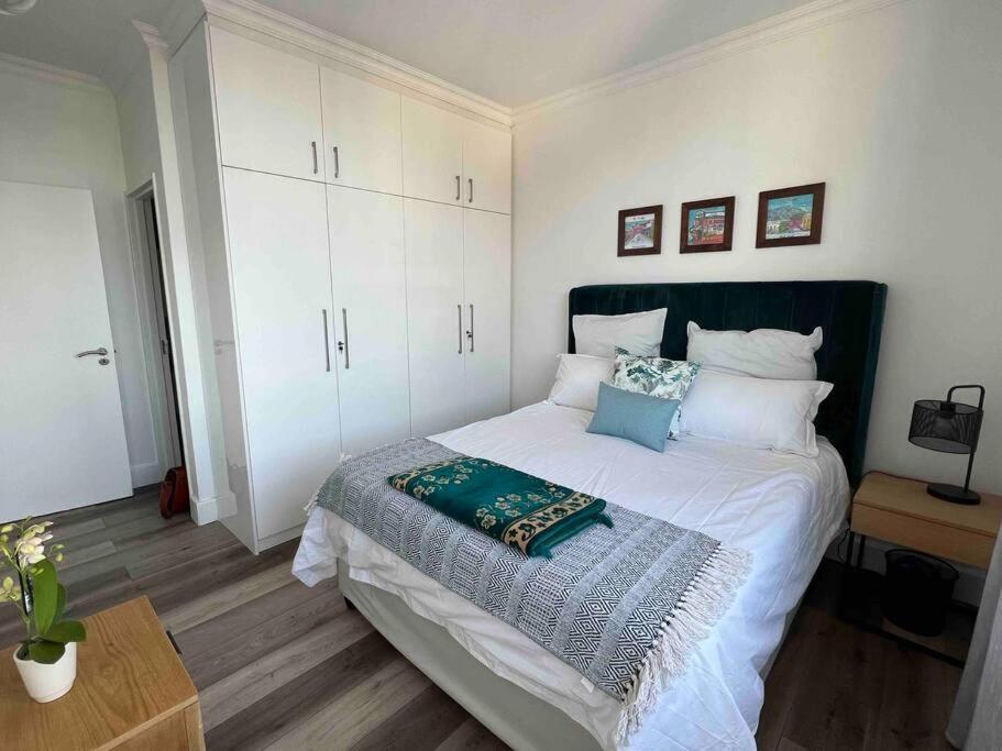Apartment Modern, Trendy And Comfortable 2 Bedroom In Cape Town
