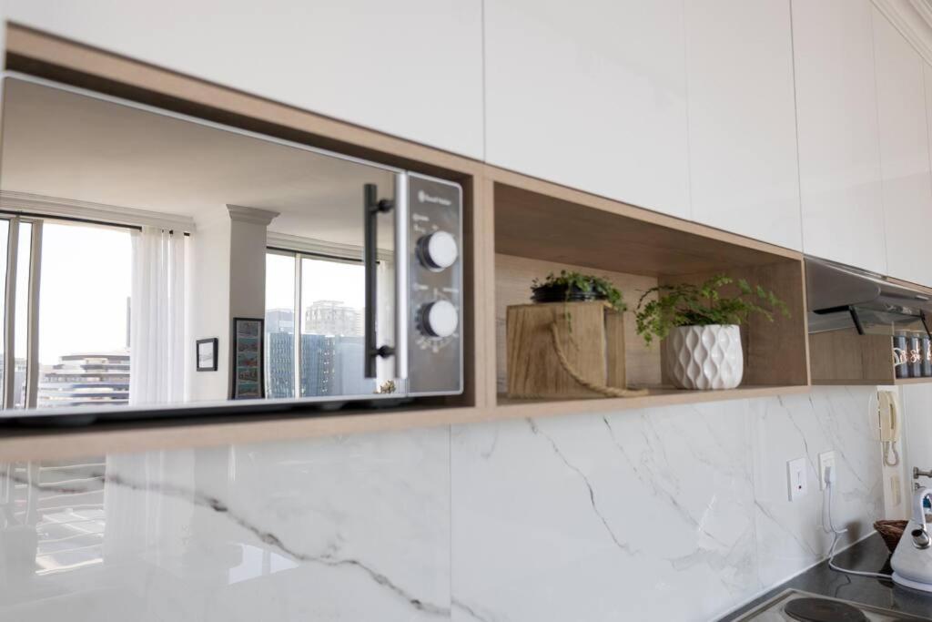 Modern, Trendy And Comfortable 2 Bedroom In Apartment