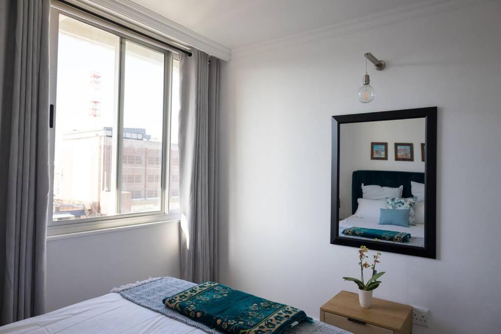 Modern, Trendy And Comfortable 2 Bedroom In * Cape Town